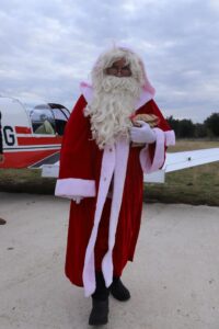 Lire la suite à propos de l’article Le Père Noël a commencé sa tournée par Visan